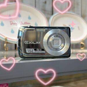 Vintage Casio Exilim Digital Camera in Metallic Silver